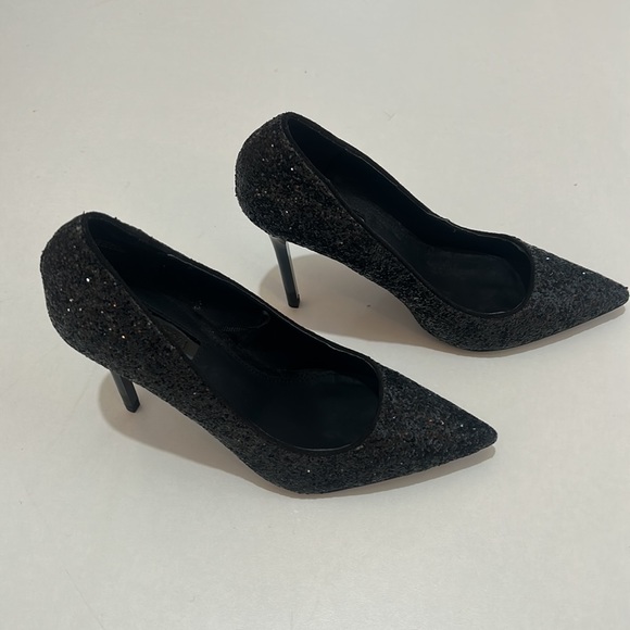 FOREVER 21 BLACK GLITY HERLS PUMPS POINTY SHOES IN SIZE 6 - Picture 1 of 5